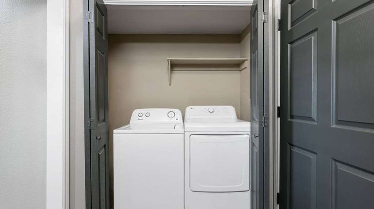 Eagles Den Suites-Travelodge by Wyndham Suite