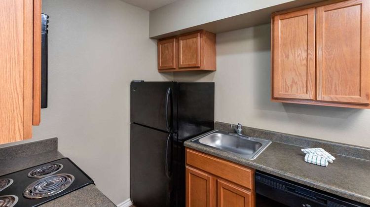 Eagles Den Suites-Travelodge by Wyndham Suite