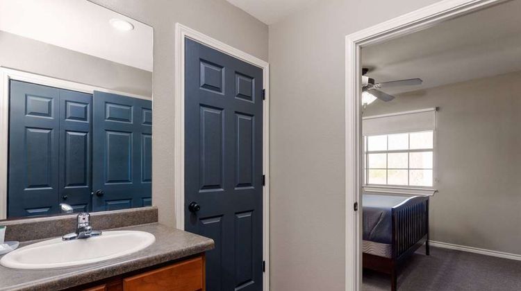 Eagles Den Suites-Travelodge by Wyndham Suite