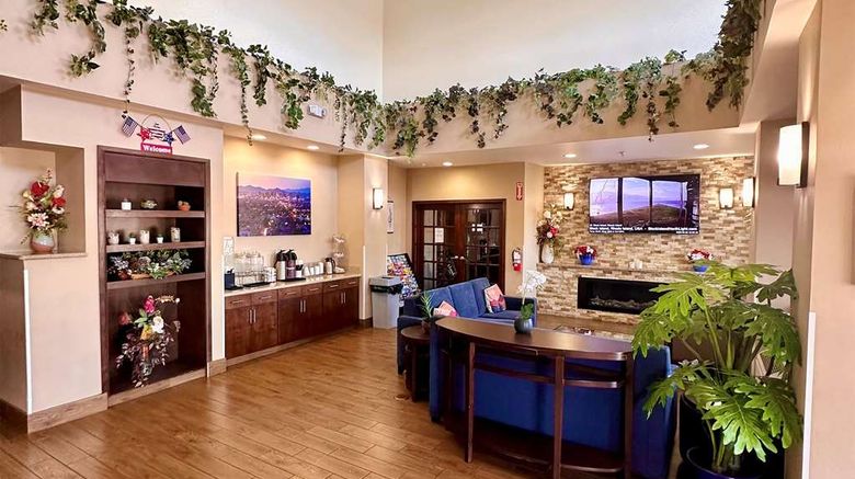 <b>Baymont by Wyndham Phoenix North Lobby</b>. Images powered by <a href="https://iceportal.shijigroup.com/" title="IcePortal" target="_blank">IcePortal</a>.