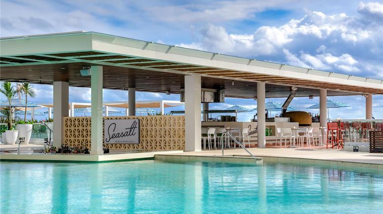 <b>Hilton Cancun Mar Caribe All-Inclusive Resort Pool</b>. Images powered by <a href="https://iceportal.shijigroup.com/" title="IcePortal" target="_blank">IcePortal</a>.