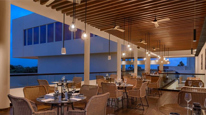 <b>Hilton Cancun Mar Caribe All-Inclusive Resort Restaurant</b>. Images powered by <a href="https://iceportal.shijigroup.com/" title="IcePortal" target="_blank">IcePortal</a>.