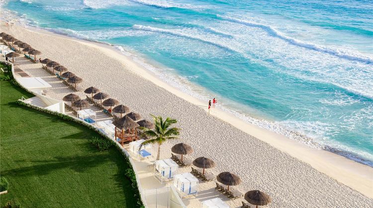 Hilton Cancun Mar Caribe All-Inclusive Resort Exterior