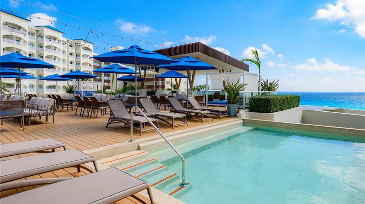 Hilton Cancun Mar Caribe All-Inclusive Resort Pool
