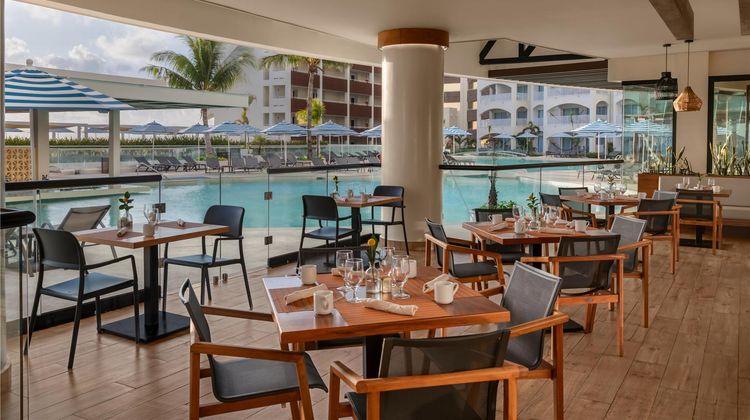 Hilton Cancun Mar Caribe All-Inclusive Resort Restaurant
