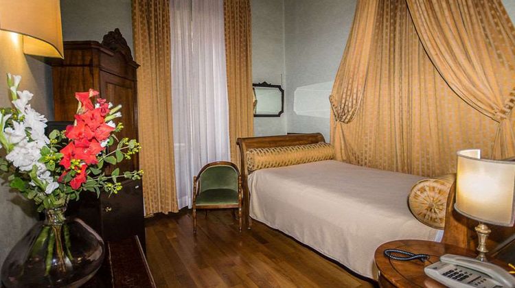 Loggiato Dei Serviti Room
