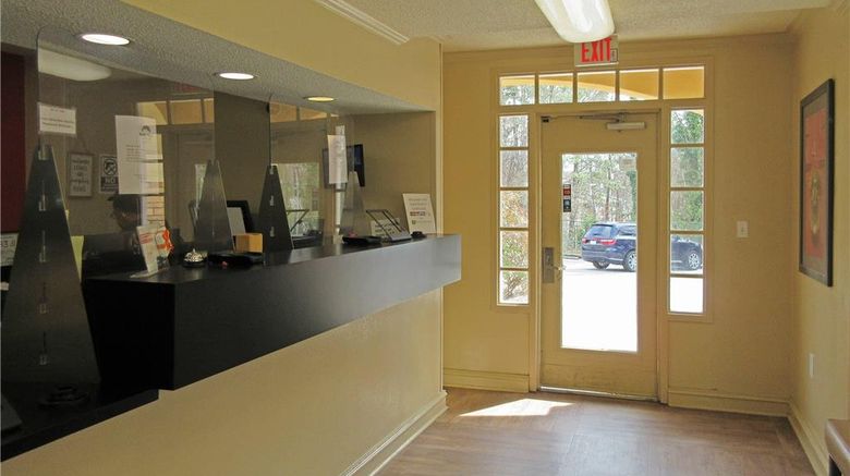 <b>Suburban Studios Lobby</b>. Images powered by <a href="https://iceportal.shijigroup.com/" title="IcePortal" target="_blank">IcePortal</a>.
