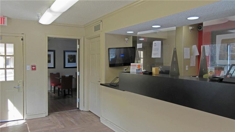 <b>Suburban Studios Lobby</b>. Images powered by <a href="https://iceportal.shijigroup.com/" title="IcePortal" target="_blank">IcePortal</a>.