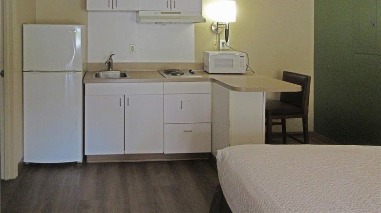<b>Suburban Studios Room</b>. Images powered by <a href="https://iceportal.shijigroup.com/" title="IcePortal" target="_blank">IcePortal</a>.