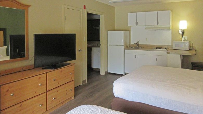 <b>Suburban Studios Room</b>. Images powered by <a href="https://iceportal.shijigroup.com/" title="IcePortal" target="_blank">IcePortal</a>.
