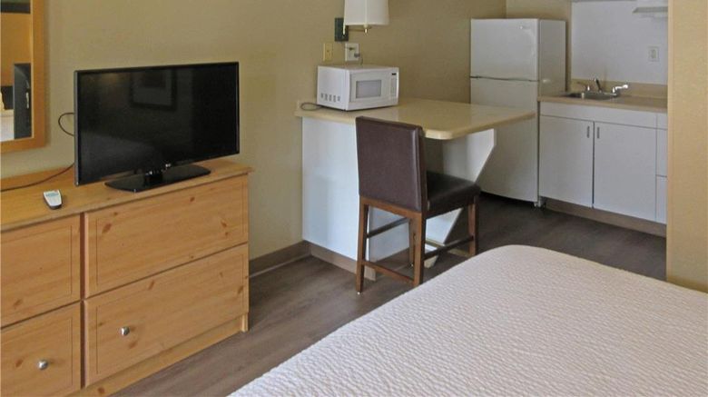 <b>Suburban Studios Room</b>. Images powered by <a href="https://iceportal.shijigroup.com/" title="IcePortal" target="_blank">IcePortal</a>.