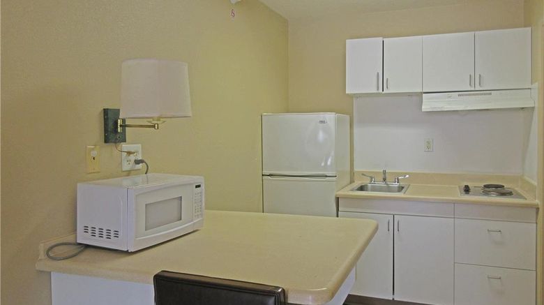 <b>Suburban Studios Room</b>. Images powered by <a href="https://iceportal.shijigroup.com/" title="IcePortal" target="_blank">IcePortal</a>.