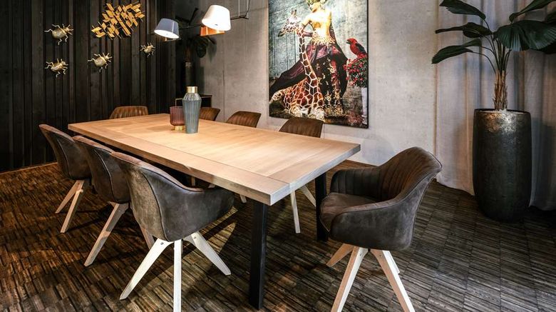 <b>Joyn Vienna Lobby</b>. Images powered by <a href="https://iceportal.shijigroup.com/" title="IcePortal" target="_blank">IcePortal</a>.