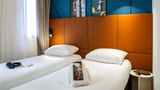 <b>Ibis Paris Ornano Room</b>. Images powered by <a href="https://iceportal.shijigroup.com/" title="IcePortal" target="_blank">IcePortal</a>.