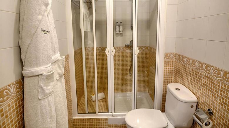 <b>Sercotel Tribuna Malaga Room</b>. Images powered by <a href="https://iceportal.shijigroup.com/" title="IcePortal" target="_blank">IcePortal</a>.