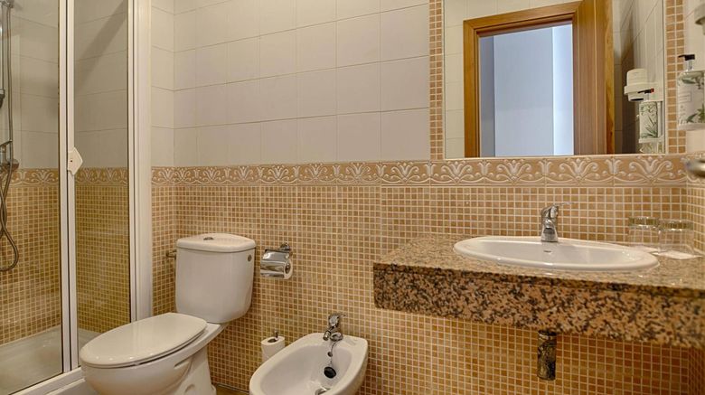 <b>Sercotel Tribuna Malaga Room</b>. Images powered by <a href="https://iceportal.shijigroup.com/" title="IcePortal" target="_blank">IcePortal</a>.