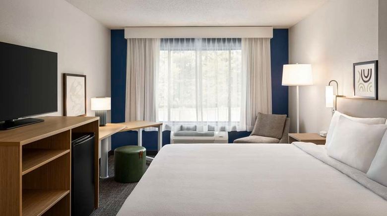 <b>Spark by Hilton Mystic Groton Room</b>. Images powered by <a href="https://iceportal.shijigroup.com/" title="IcePortal" target="_blank">IcePortal</a>.
