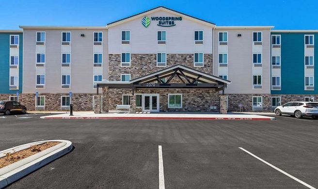 WoodSpring Suites Corona Exterior