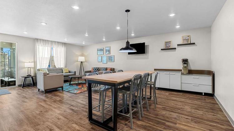 WoodSpring Suites Corona Lobby