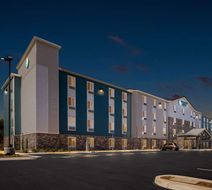 WoodSpring Suites Corona Exterior