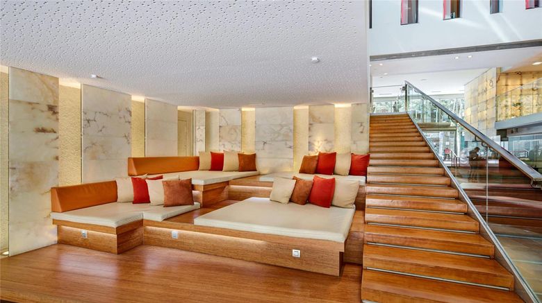 <b>Sercotel Rosellon Lobby</b>. Images powered by <a href="https://iceportal.shijigroup.com/" title="IcePortal" target="_blank">IcePortal</a>.