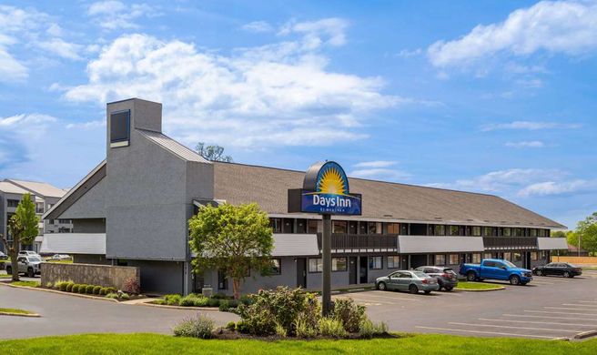 Days Inn by Wyndham Columbus Worthington Exterior