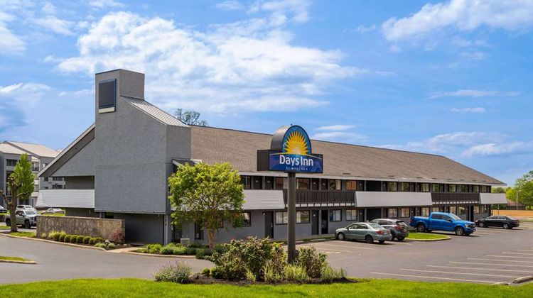 Days Inn by Wyndham Columbus Worthington Exterior