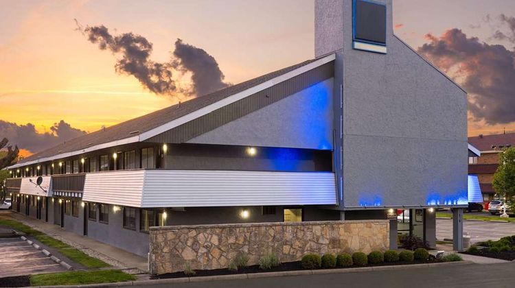 Days Inn by Wyndham Columbus Worthington Exterior