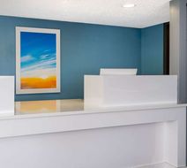 Days Inn by Wyndham Columbus Worthington Lobby