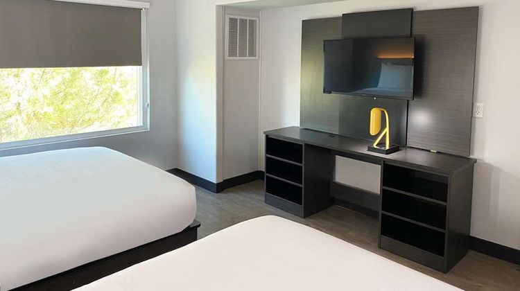 Hawthorn Extended Stay by Wyndham Hobbs Room