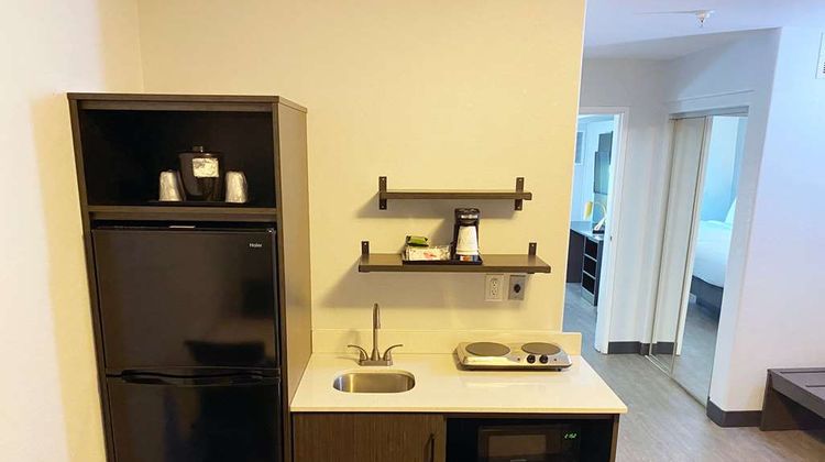 Hawthorn Extended Stay by Wyndham Hobbs Room