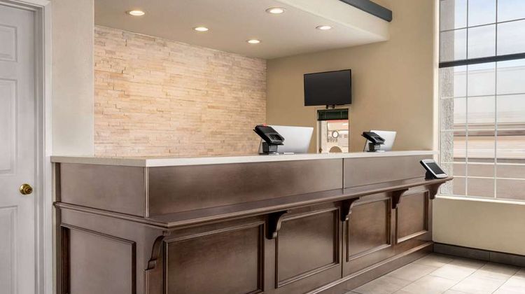 Baymont by Wyndham Kingman Lobby