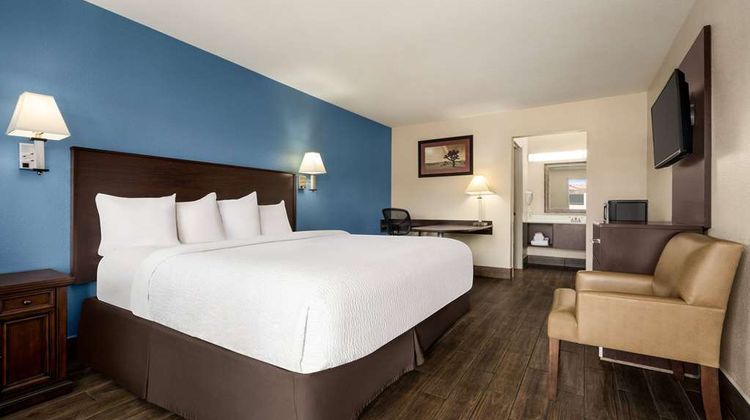 Baymont by Wyndham Kingman Room
