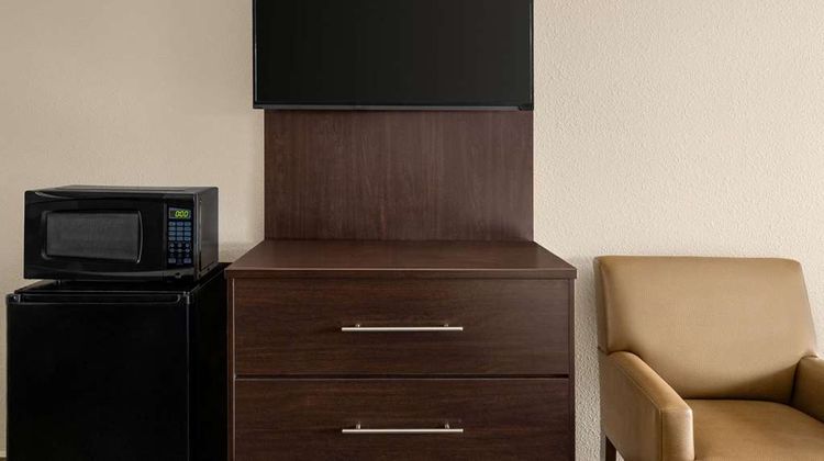 Baymont by Wyndham Kingman Room