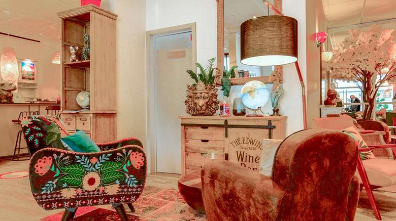<b>La Maison Hotel Mulhouse Lobby</b>. Images powered by <a href="https://iceportal.shijigroup.com/" title="IcePortal" target="_blank">IcePortal</a>.