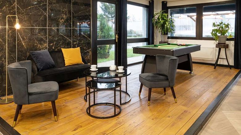 <b>Sure Hotel by BW Rouvignies Valenciennes Lobby</b>. Images powered by <a href="https://iceportal.shijigroup.com/" title="IcePortal" target="_blank">IcePortal</a>.