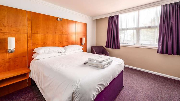 The Milestone Hotel, Sure Coll by BW Room