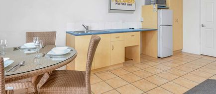 Midlander Motor Inn Room