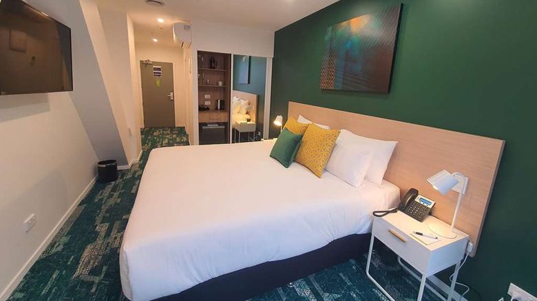 <b>La Quinta by Wyndham Ellerslie Auckland Room</b>. Images powered by <a href="https://iceportal.shijigroup.com/" title="IcePortal" target="_blank">IcePortal</a>.