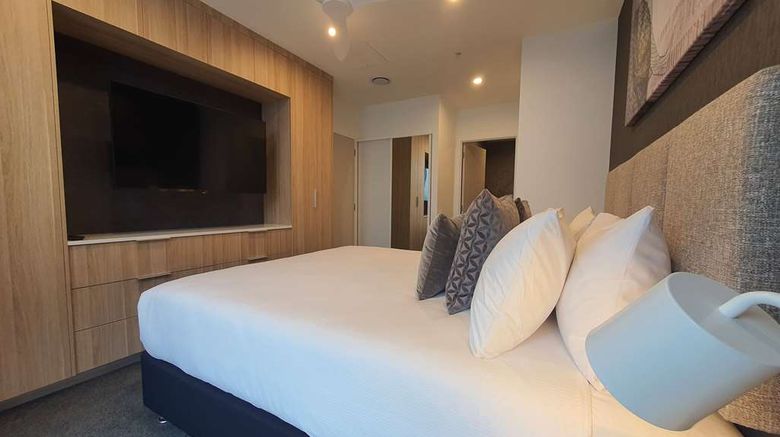 <b>La Quinta by Wyndham Ellerslie Auckland Room</b>. Images powered by <a href="https://iceportal.shijigroup.com/" title="IcePortal" target="_blank">IcePortal</a>.