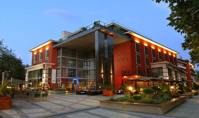 Divinus Hotel Debrecen Exterior