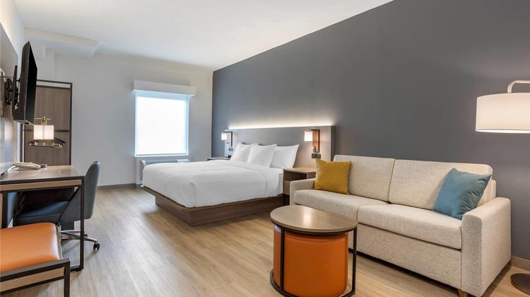Comfort Inn & Stes  Liberty Intl Airport Room