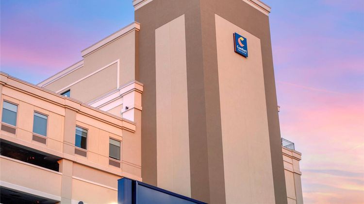 Comfort Inn & Stes  Liberty Intl Airport Exterior