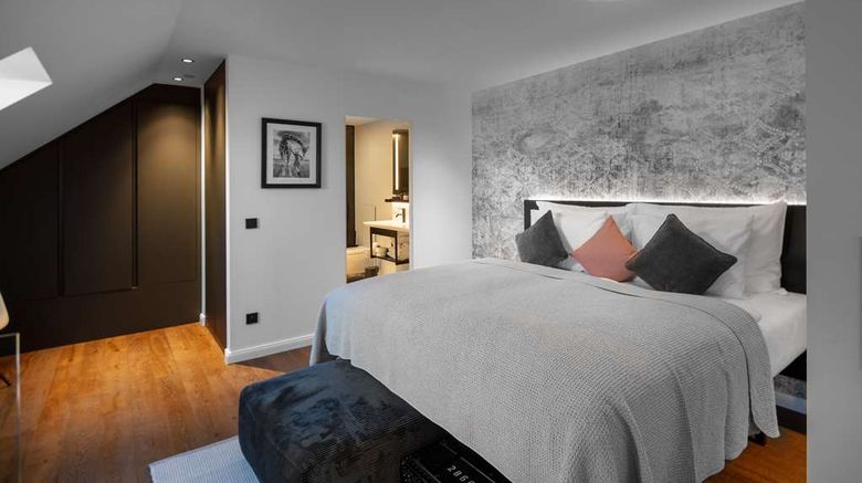 <b>EA Hotel Manes Suite</b>. Images powered by <a href="https://iceportal.shijigroup.com/" title="IcePortal" target="_blank">IcePortal</a>.
