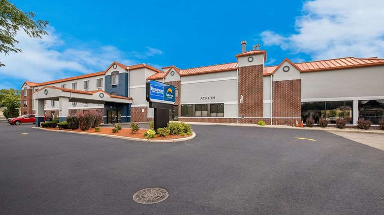 <b>Suburban Studios Milwaukee Airport Exterior</b>. Images powered by <a href="https://iceportal.shijigroup.com/" title="IcePortal" target="_blank">IcePortal</a>.