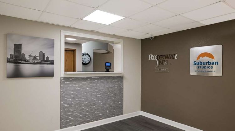 Suburban Studios Milwaukee Airport Lobby