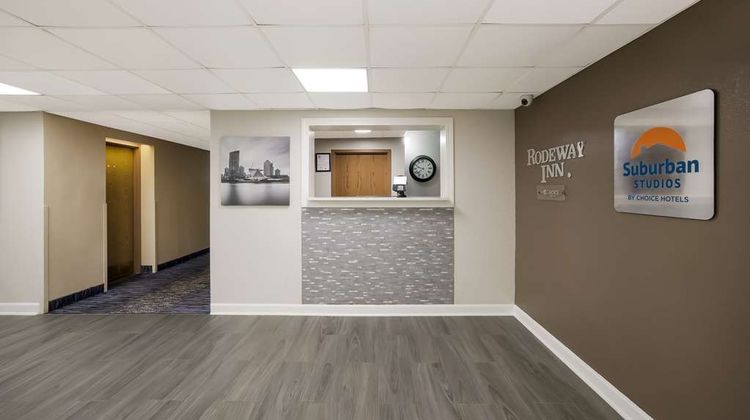 Suburban Studios Milwaukee Airport Lobby