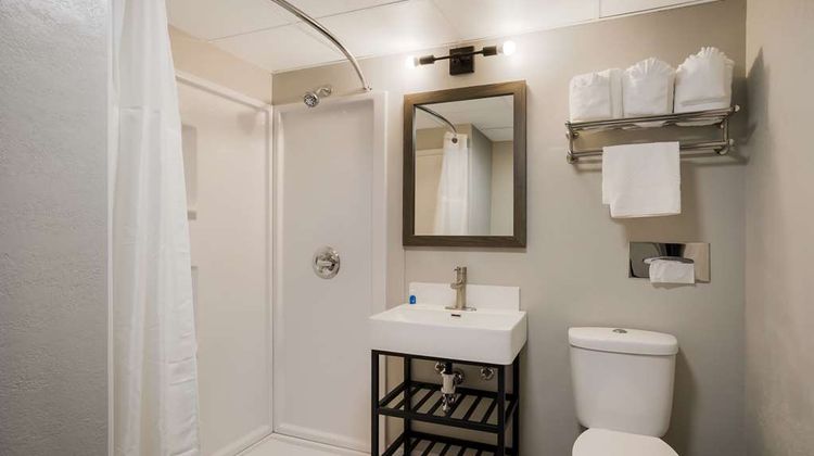 Suburban Studios Milwaukee Airport Room