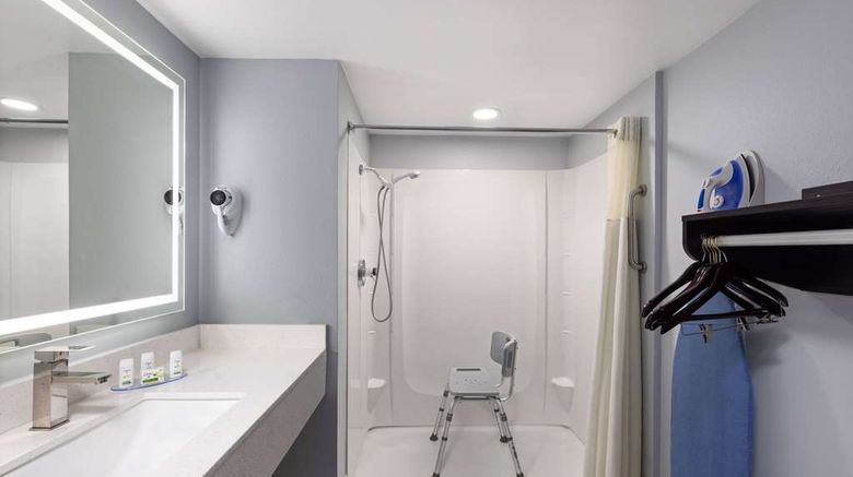<b>Baymont by Wyndham Branson Thousand Hill Room</b>. Images powered by <a href="https://iceportal.shijigroup.com/" title="IcePortal" target="_blank">IcePortal</a>.