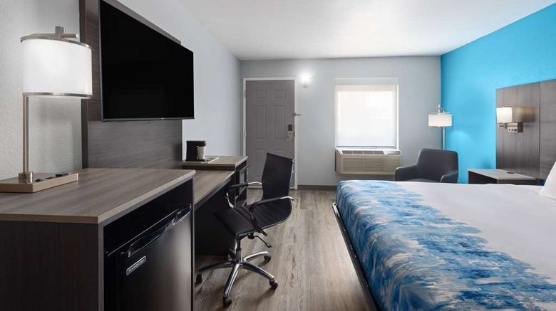 <b>Baymont by Wyndham Branson Thousand Hill Suite</b>. Images powered by <a href="https://iceportal.shijigroup.com/" title="IcePortal" target="_blank">IcePortal</a>.